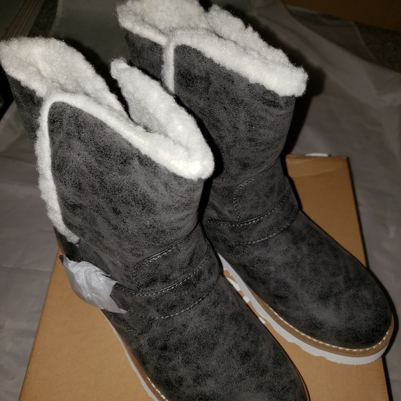 Revel kids boots available in size 5 - Picture 4 of 8